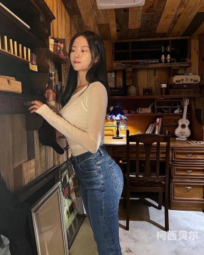 亚洲色丰满少妇的高潮探索，二区风情揭秘