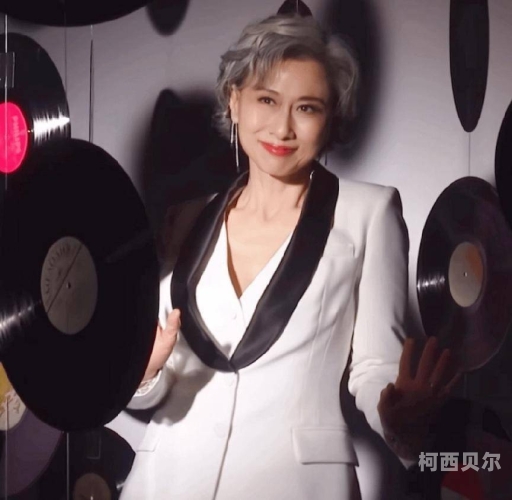 午夜老女人激情在线午夜老女人激情在线，神秘诱惑与都市夜生活的新篇章