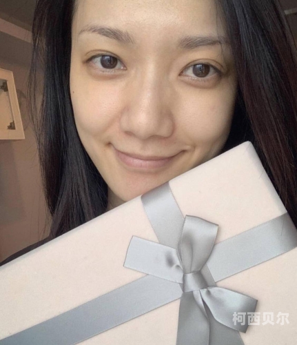中文字幕制服丝袜人妻无码中文字幕，丝袜美女人妻诱惑，无码曝光引发关注