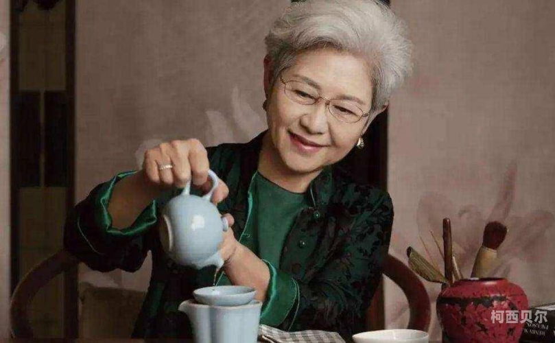 性欧亚肥美老女人性诱人欧亚风情，老女人魅力背后的故事
